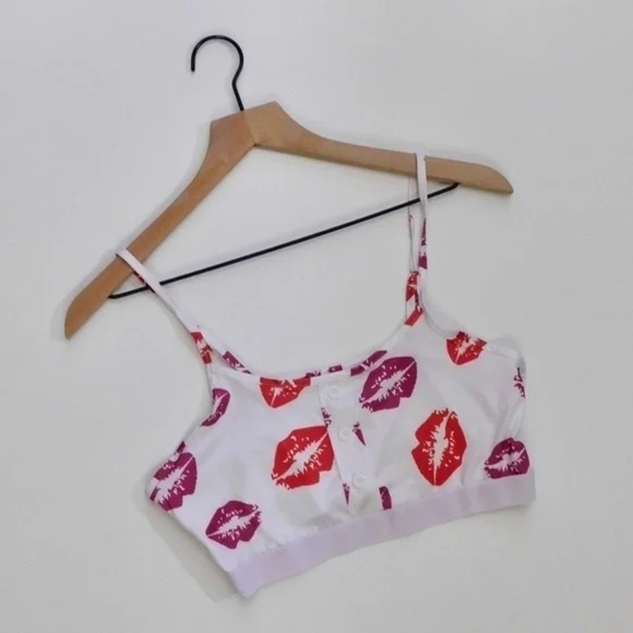 NEW!! HOT LIPS Lipstick Kiss Cropped Loungewear Two Piece Set Top Shorts Medium - Picture 4 of 10